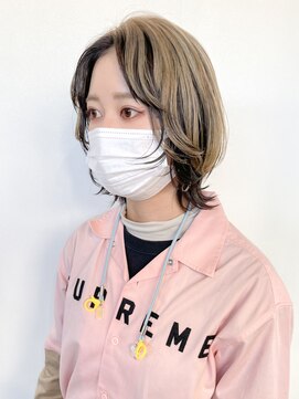 ヒビヲ(HIBIO) ダブルカラーピンクベージュカラーケアブリーチウルフカット