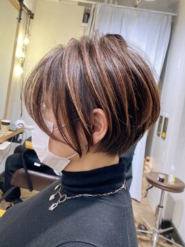 アヴァロン(AVALON) 30代40代50代・大人ショートボブ・白髪ぼかし・小顔カットBISA