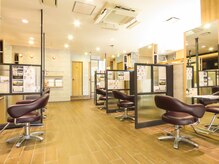 レイビューティー 浜町中央橋店(RAY+beauty)の雰囲気（席数14。スパ、ネイル、アイ、エステ完備。ペアブースあり♪）