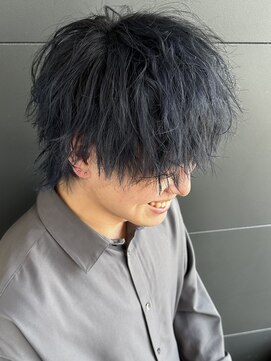 ヒュイル バイ ニアウ(Hwyl by Niau) メンズマッシュパーマニュアンスパーマスパイラルパーマ刈り上げ