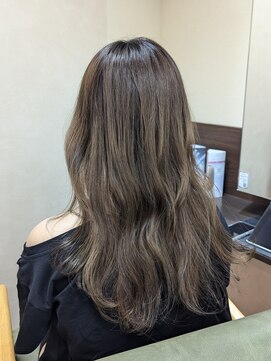 レアナ バイ ニーナ(Leana by NINA) レイヤーカットで柔らかヘア