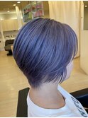ショートスタイルのラベンダーカラー