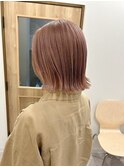 切りっぱなしボブ　ピンクヘアー　ミルクティーベージュ