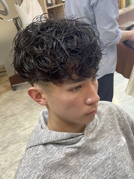 マキシム ナカイ(MAXIM NAKAI) スペインカールスパイラルパーマ刈り上げフェードカット