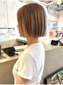 ハイトーンボブ ケアブリーチ 切りっぱなしボブ 夏カラー