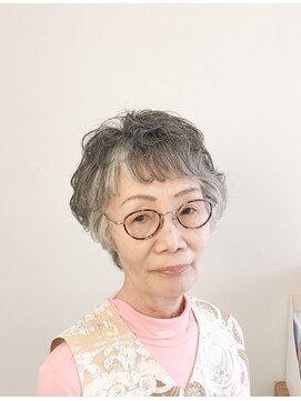 アッカ(acca) グレイヘア＠無造作カール