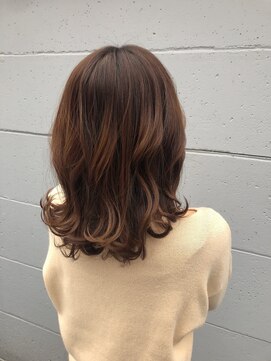 アローラ 三軒茶屋(Allora) 20代30代40代ラウンドCカーブカット×ひし形レイヤーボブ