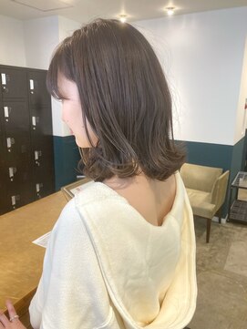 ヘアーブレイス(hair brace) 艶のあるアッシュベージュ　stylist 菅野