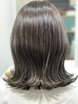 スナリー(Snaly) グレージュ/ヘアカラー/きりっぱなしカット/秋カラー