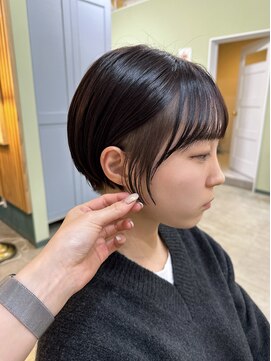 キュオンシア(CUEON. ciea) 刈り上げショート×イヤリングカラー×グレー