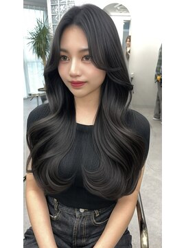 リッカ(LICCA) (licca内堀)レイヤーカット×センター分け×ブルーブラック