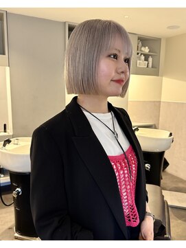 ニコフクオカヘアーメイク(NIKO Fukuoka Hair Make) ブリーチ3回～ホワイトブロンド/切りっぱなしボブ