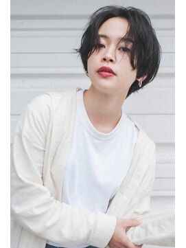 シーム(SEAM) ニュアンスショート×黒髪センターパート