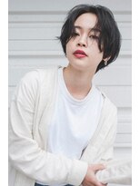 シーム(SEAM) ニュアンスショート×黒髪センターパート