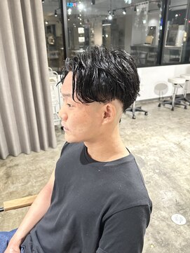 ザ オーダー(THE ORDER) センターパートフェードカットバーバーヘア癖毛カット