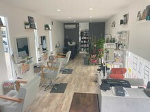 カラーガーデン 大口店(COLOR GARDEN)の雰囲気（解放感ある明るい店内）