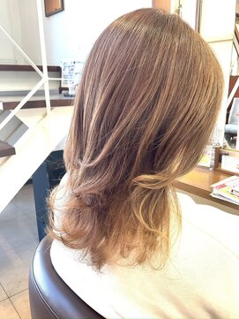 コア フィール ア デイ(COIFFURE A DAY) レイヤーカット インナーカラー ベージュカラー