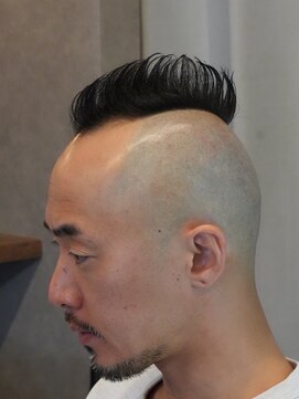 アストロ(ASTRO) ジェットモヒカン束感アップバンク刈り上げ