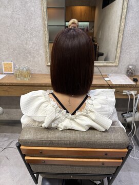 コンフィー(comfy) 『サザワ』フェザーパーマチェリーブラウンミニウルフ