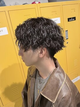 コワファーストナガサキシャンプーボーイ(COIFF1RST NAGASAKI SHAMPOO BOY) ツイストスパイラルパーマ メンズサロン マッシュカット 韓国