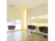 プレフェレプレフェ(prefere prefe)の雰囲気（くつろげる待合。ゆったりとお過ごし頂けます。）