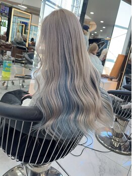 ジンクス(ZYNX)の写真/【渋谷駅】複雑履歴の方必見☆ダメージレスな施術でロングヘアもツヤ感溢れるスタイルに♪