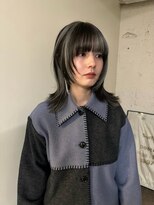 イェン(Yen.) ミディアムレイヤーカットデザインカラーミックスカラー
