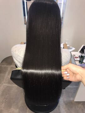 アールサロン アオヤマ(Rr SALON AOYAMA) プラチナミネコラ