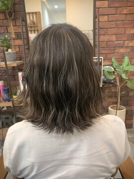 ヘアサロンオーケストラ(HAIR SALON ORCHESTRA) 福山 ハイライトカラー 切りっぱなしボブ 《ORCHESTRA》