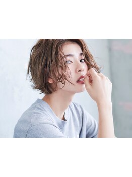 表情をさらに引き立てる、肌色・季節・雰囲気・トレンドを見極めた、オリジナルカラーがAshで見つかる！