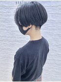 大人黒髪刈り上げハンサムショートセンターパートツーブロック