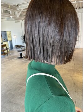 ジジ フルアヘッド(Gigi fullahead) 切りっぱなしボブ×オリーブグレージュ