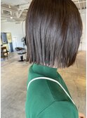 切りっぱなしボブ×オリーブグレージュ