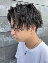 ヒュイル バイ ニアウ(Hwyl by Niau) メンズセンターパートツイストスパイラルパーマニュアンスパーマ