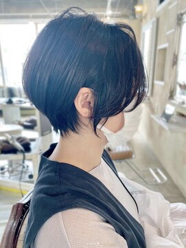 アトリエ エス atelier es HAIRDESIGN 黒髪ショート/ハンサムショート/ひし形シルエット/ミニボブ/小顔