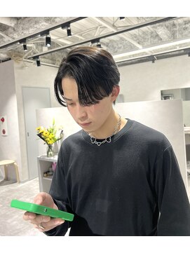 キートス(Kiitos) 黒髪センターパートニュアンスパーマ