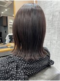 暗髪くびれラフミディアム