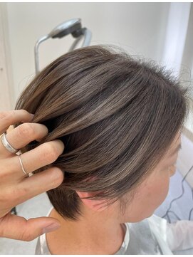 フェメ 立川(PHEME) 【大人ハイライトカラー】