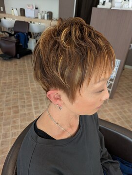 クララ ヒタチナカ(CLALA Hitachinaka) 大人の色気漂うハンサムショート