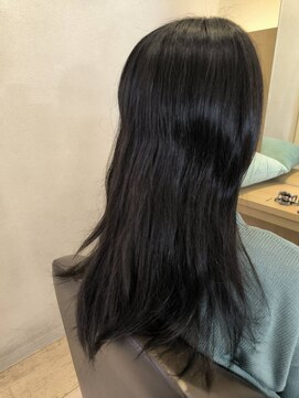 ウイバイファースト(u'i by first) 毛先を軽く内巻きにしたスタイル