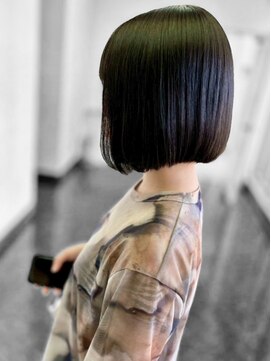 リープス(LEAPS) 前下がりボブ