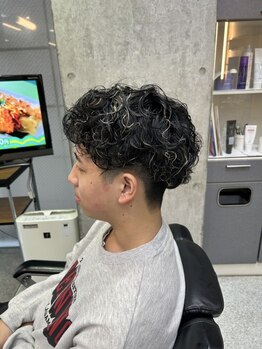 髪質に合わせた薬剤で、ダメージを最小限に抑えたパーマを実現！あなたの理想のスタイルに♪