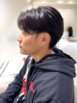 クレビアテン(CreBiA ten_) センターパート　ニュアンスパーマ　フェザーパーマ