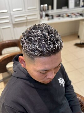 センター分けマンバンヘアアップバングオールバック