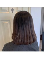 ヴィコロ(vicolo) しっとりまとまるミディアムボブ