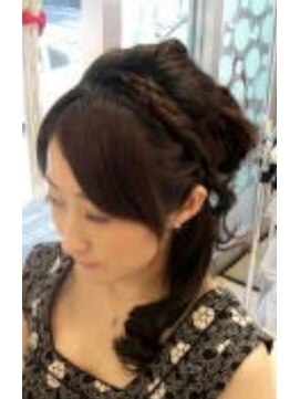 せき美容室 ハーフアップ