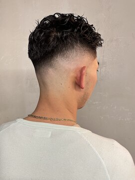 フランクスバーバーリザーブ 人形町店(FRANK’S BARBER RESERVE) オールバックハイフェード y