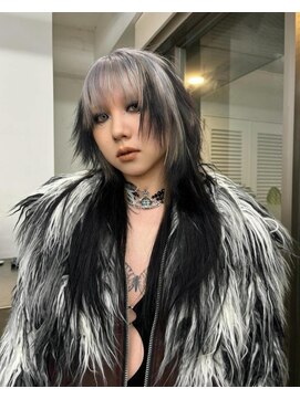 レコ 渋谷(LECO) ホワイトシルバー×ブラックのシャギーウルフ