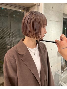 ローウェ 立川(Louwe) 立川/髪質改善/インナーカラー/ブリーチ/ショート._.