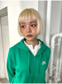 ハイトーンブリーチホワイトカラーオン眉ボブ